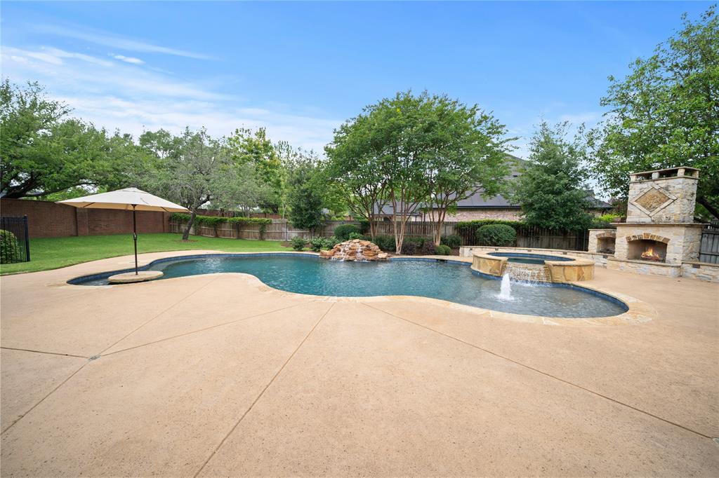 Waters Edge Oak Hollow - Residential