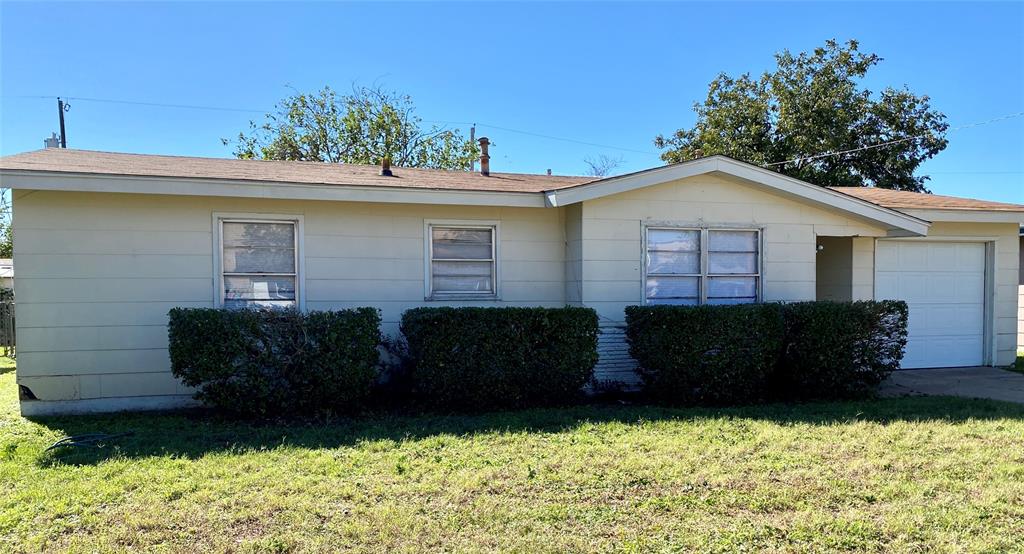 3 bedroom, 1 bath house.