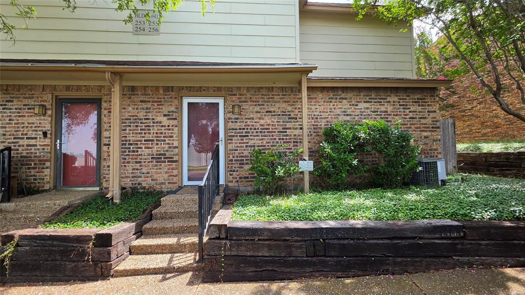 Springtree Crossing Condos - Residential