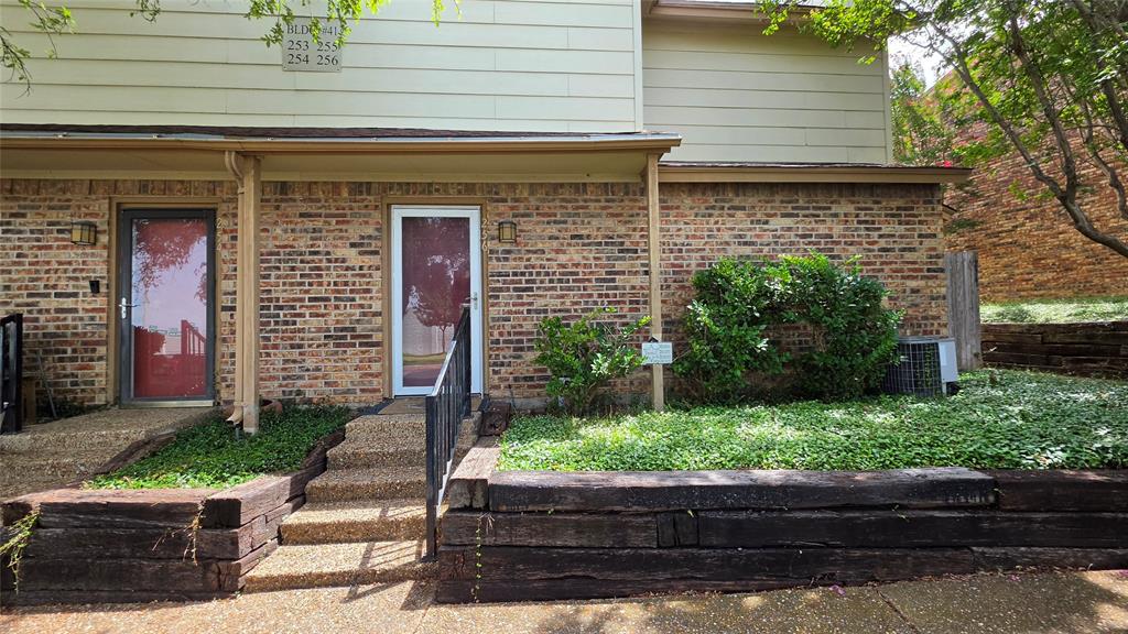 Springtree Crossing Condos - Residential