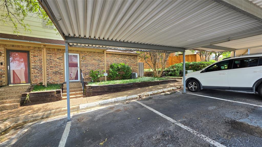 Springtree Crossing Condos - Residential