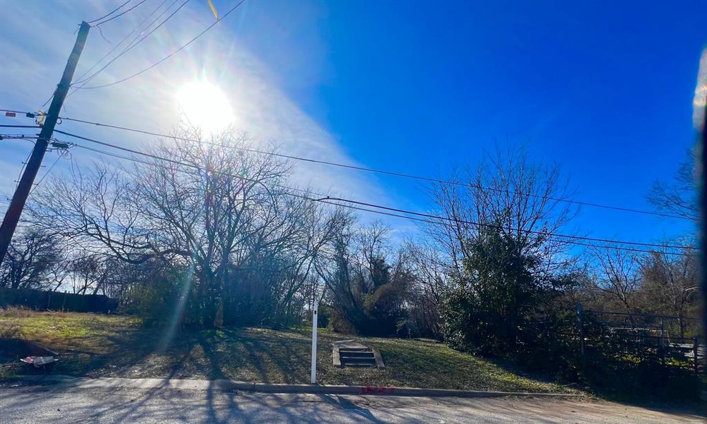 Excellent investment opportunity! Unimproved lot situated in an area that allows for duplex construction (buyer to verify zoning and building requirements). The property offers approximately 9,156 sqft, providing ample space for residential development. Located in an established neighborhood with ongoing growth and redevelopment, this lot is ideal for investors or builders looking to develop a duplex or income-producing property. Convenient access to major roads, downtown Dallas, and surrounding amenities.

Additionally, a similar lot is also available for sale at 1529 Fleetwood Street, offering a great opportunity to acquire multiple parcels in the same area for future development.
ASK ABOUT $10,000 DOWN PAYMENT ASSISTANCE WITH OUR APPROVED LENDER