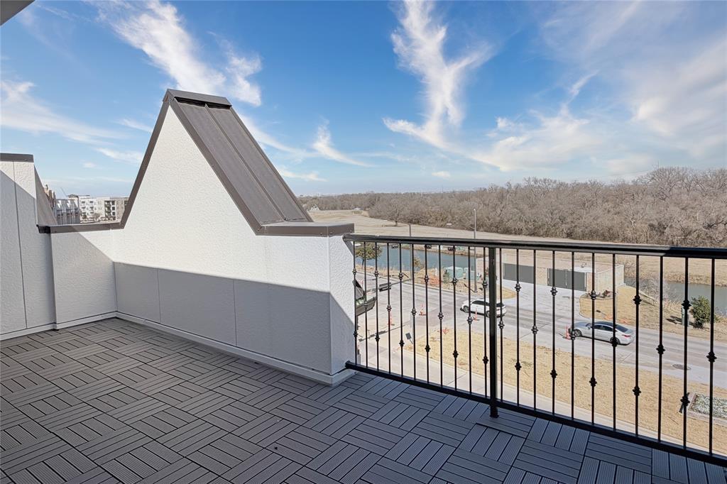 InTown at Las Colinas Station - Residential