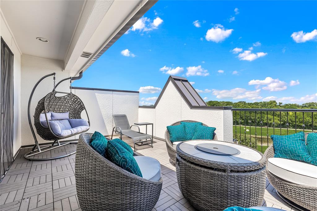 InTown at Las Colinas Station - Residential