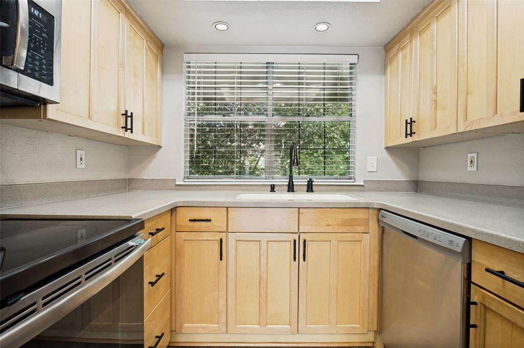 Wedglea Manor Condo - Residential