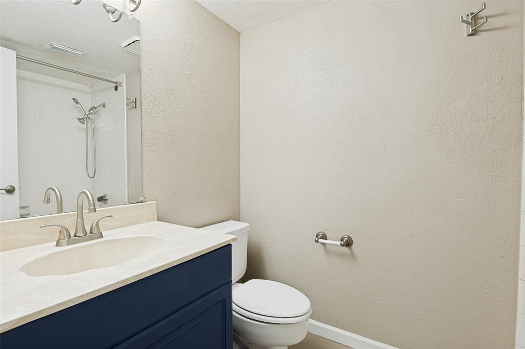 Wedglea Manor Condo - Residential