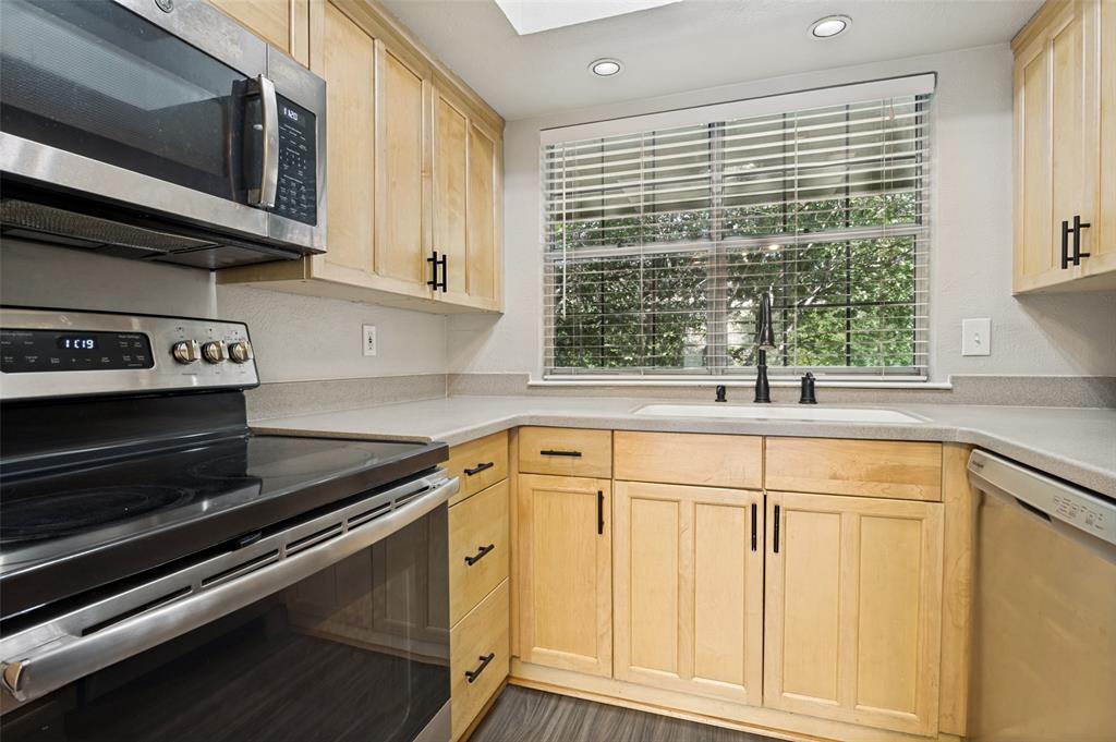 Wedglea Manor Condo - Residential