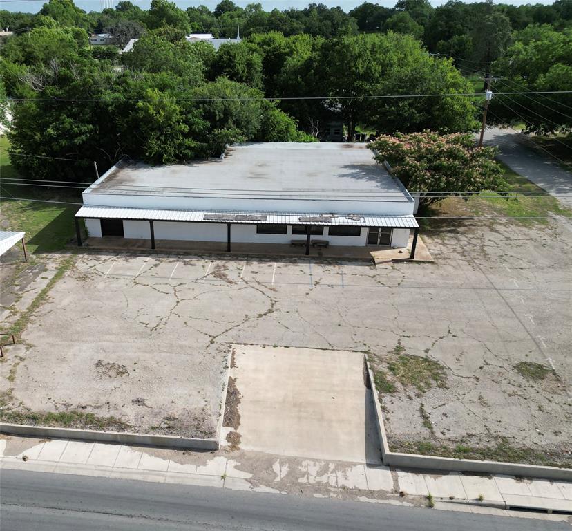Central Deleon - Commercial Sale