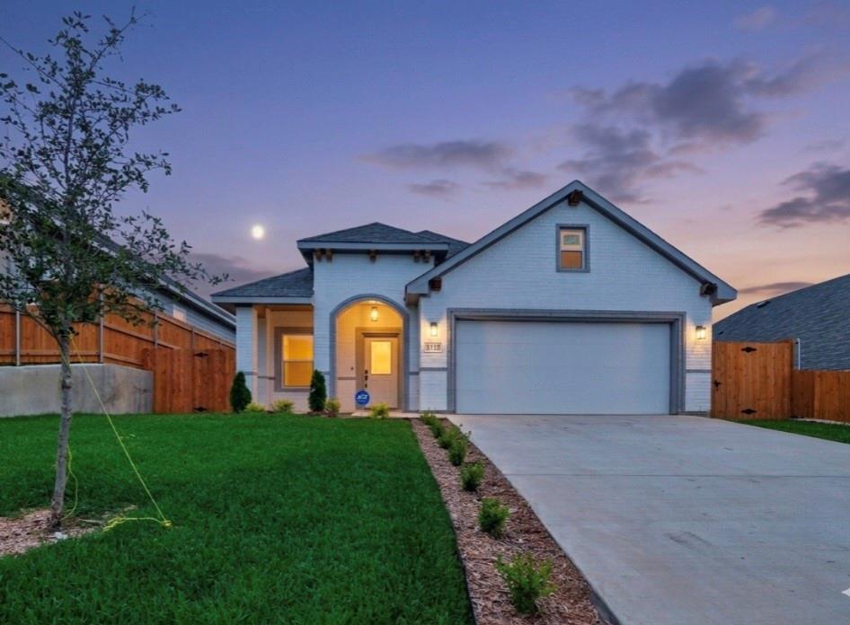 Discover comfort, space, and unbeatable location in this inviting 3-bed, 2-bath Fort Worth home.
Featuring an enormous living area perfect for gatherings, movie nights, or open-concept living, this home offers the kind of flexibility and flow that’s hard to find. The layout is warm and functional, with each bedroom offering generous space and natural light.
Step outside to a large backyard ideal for pets, play, entertaining, or creating your dream outdoor oasis.
Located just minutes from Downtown Fort Worth and the Historic Stockyards, you’ll enjoy quick access to dining, entertainment, culture, and the vibrant energy that makes this area so desirable. A spacious home in a prime location—this one delivers lifestyle, convenience, and room to grow.