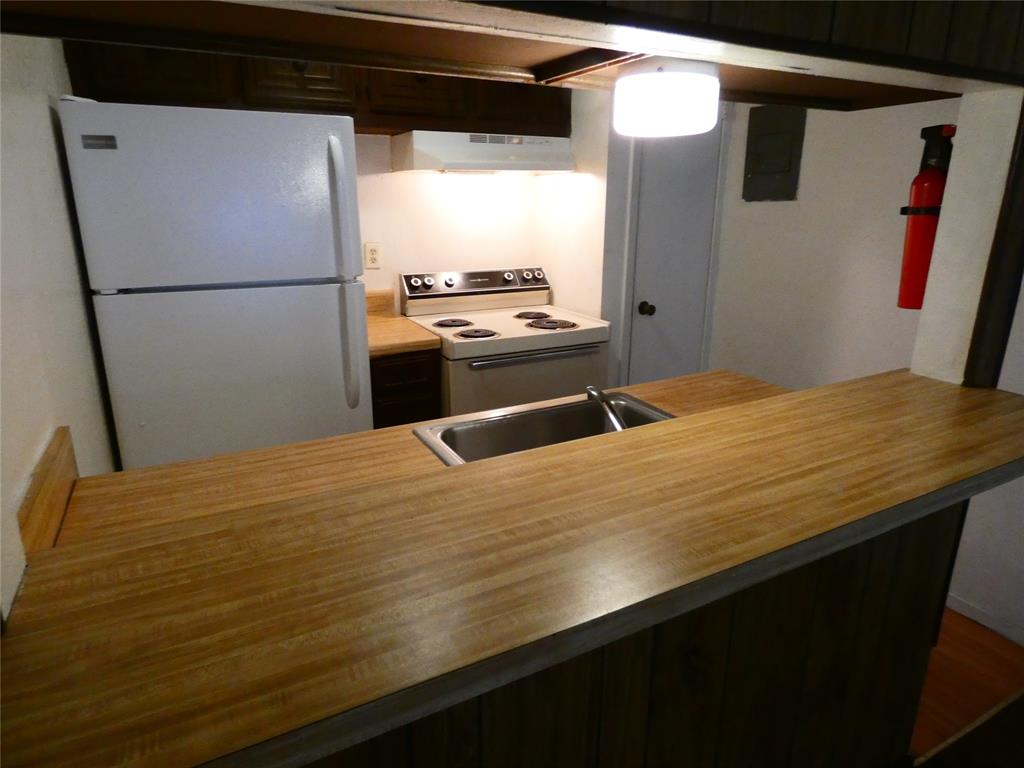 6 182 LOREN JOHNSTN SUBO - Residential Lease