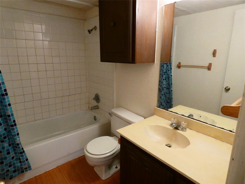 6 182 LOREN JOHNSTN SUBO - Residential Lease