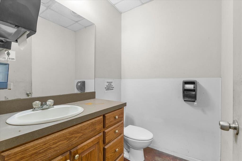 Corsicana - Commercial Sale