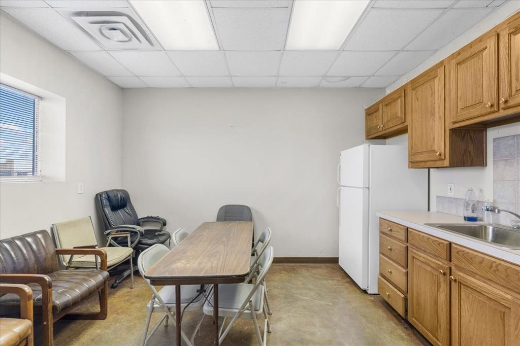 Corsicana - Commercial Sale