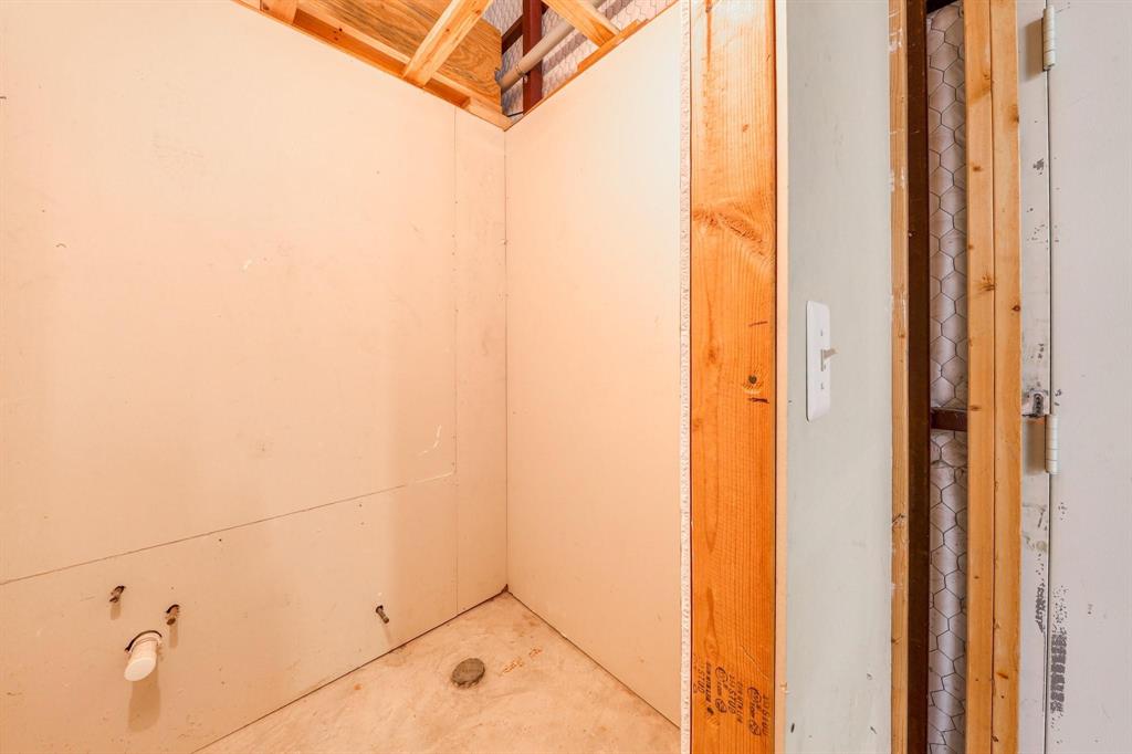 SURV: MARY THOMAS - Commercial Sale