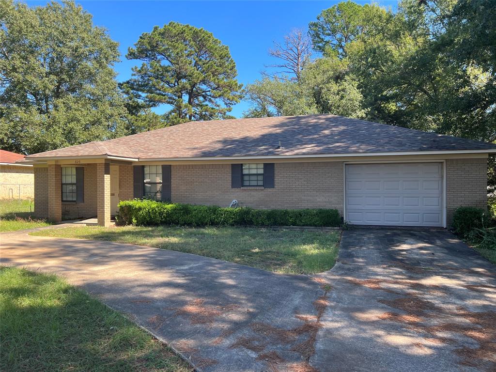 Nice home with open floor plan.  Spacious bedroom and bathrooms.  May qualify for Rural Development Financing, verify with lender.