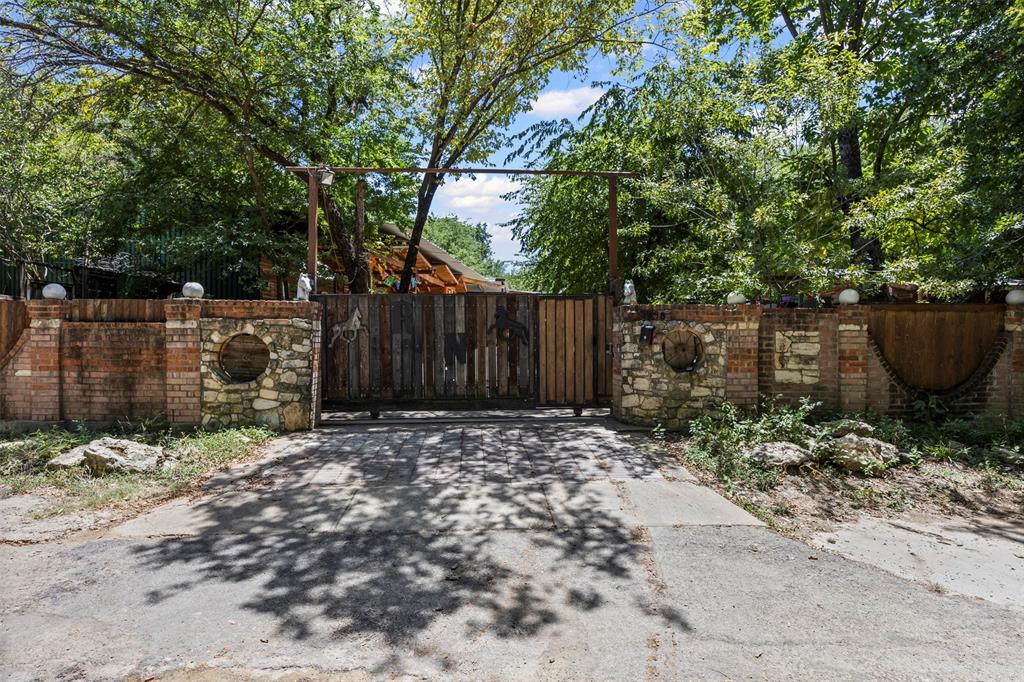 Weisenberger Sunny Hill Garden - Residential