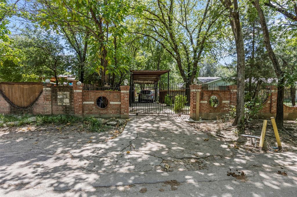 Weisenberger Sunny Hill Garden - Residential