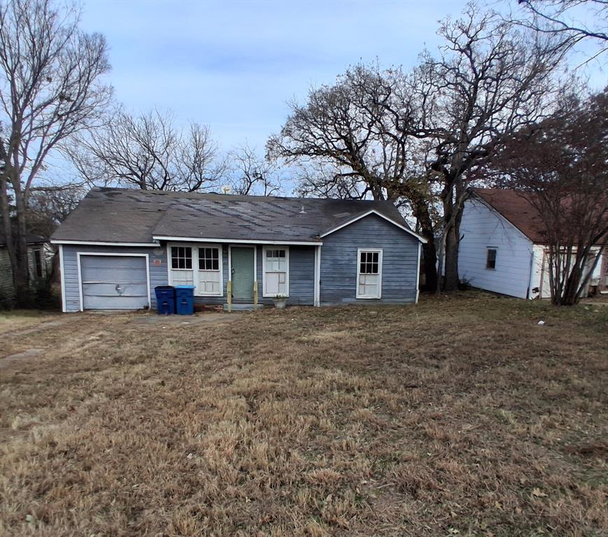 MOTIVATED SELLER! PRICE IMROVEMENT! COME TAKE A LOOK BEFORE THIS GREAT OPPORTUNITY IS GONE! Investment opportunity in the heart of Denison, TX! Minutes from shopping, restaurants, and community events. Open living area and an abundance of windows that provide great natural light throughout. Generous room sizes with neutral colors and vinyl plank flooring throughout. Large backyard and nice curb appeal. Denison is booming and a home at this price is a rare find! Come check out this great opportunity before it is gone. Priced to sell.