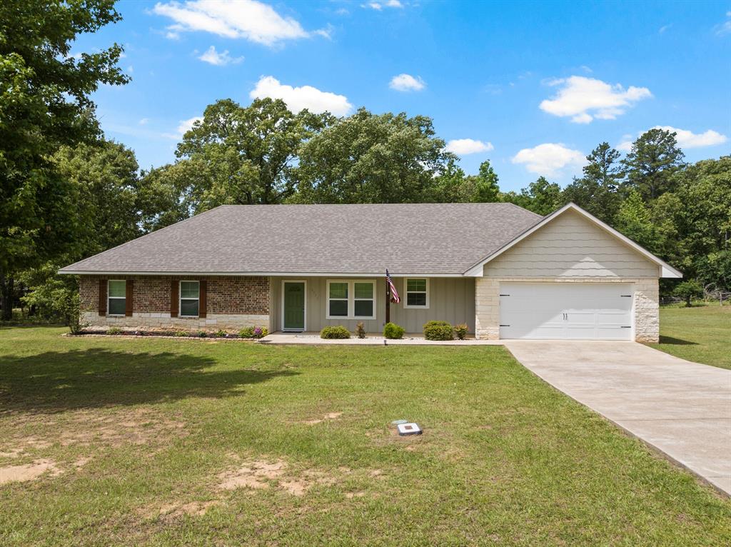 Nestled on an acre of pristinely manicured peaceful rural property. Located in the highly acclaimed Echo Creek Country Club community. This versatile and barely lived in home offers the perfect blend of comfort, space, and functionality. This home has 3 bedrooms, and 2 full baths, and an attached 2 car garage, with features like an open floor plan with high ceilings, engineered flooring. The kitchen has a large pantry with an abundance of cabinetry for the cook enthusiast and dining space. Gas cook stove. GE side-by-side Refrigerator goes with the sale. Large laundry room that opens up to the garage. Plenty of windows to bring in the sunlight or just gaze at all mother nature has to offer. 13 Mature trees, aerobic septic system, covered front and back porch, and dead-end road with no through traffic equals peace and quiet which makes this a do not miss seeing opportunity. Close to all amenities.