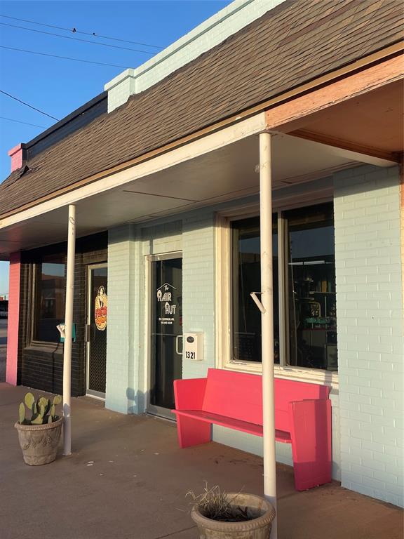 This turnkey business in Anson Texas sits on the main drag right on US Hwy 277 (Hwy 83) & has a ton of options & potential! The seller is willing to sell the property as a working business with most all equipment conveying (call listing agent for complete list of conveying items) or can be bought building only. This property is currently being run as a beauty salon but would make a great rental retail space or even converted into an apartment. The building had a new roof put on in 2018, a new main sewer line in 2019, & a bathroom remodel just last year. You won’t find a cleaner, more ready to go property anywhere! There is a new coffee shop that is set to open next door which should generate even more foot traffic. Turnkey commercial properties like this don’t come available often, especially at this price! Call today for a showing. 2 hour notice required before all showings.