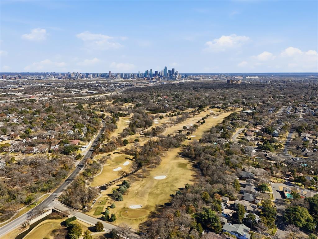 WEDGLEA MANOR CONDOS - Residential
