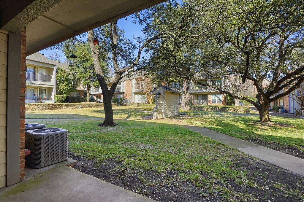 WEDGLEA MANOR CONDOS - Residential