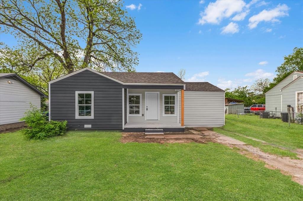 welcome home to this renovated property in Fort Worth! You will find beautiful modern touches, an open floor plan, and 3 great sized bedrooms with 2 bathrooms! You will find beautiful vinyl flooring, fresh paint, new texture, and a gorgeous curb appeal. Come check it out!