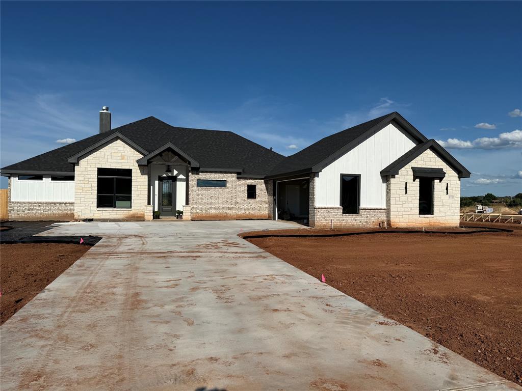Agent related to Owner. 2026 Parade of Homes. This beautiful home built by Legend Homes in the esteemed Holloway Farms subdivision. This 4 bedroom 3 bath house features a large back porch, recirculating pump, butlers pantry, and stunning ceilings