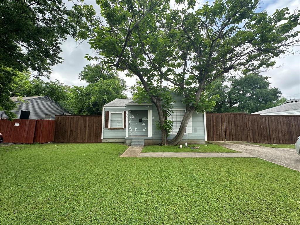 Investment opportunity in Greenway Terrace! This unique property on a 60x104 lot offers multiple avenues for investment. Build your dream home or hold until the time comes to build! Previously leased, it's ready for immediate occupancy or future development. Enhanced with a new 8-foot board-on-board fence for added privacy and security. Conveniently located minutes from Love Field, Dallas North Tollway, and upscale amenities. Explore potential synergies with the adjacent property, 4706 W University also for sale. Don't miss out on this prime investment prospect! Package together with the neighboring property, 4702 W. University being For Sale as well.