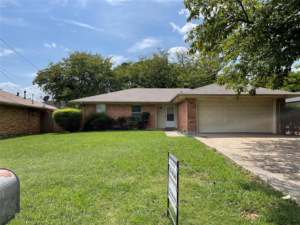 NICE 3 BED 1.5 BATH HOME WITH 2 CAR GARAGE. FRESH PAINT, RECENTLY REPLACED FLOORING.LARGE LIVING AREA OPEN TO KITCHEN. HUGE FENCED YARD IN WELL ESTABLISHED NEIGHBORHOOD. THE HOME IS CURRENTLY RENTED AS INVESTMENT HOME.  LEASE MONTH TO MONTH.  MONTHLY RENT IS $1800.