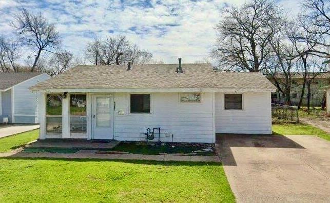 Welcome to this charming home in Dallas County! This inviting property features 3 bedrooms, 1 full bathroom, a spacious living area, and a dining area, all complemented by a functional open floor plan that's perfect for comfortable everyday living. The spacious kitchen flows seamlessly into the living and dining areas, creating an inviting space for family gatherings and entertaining. 
The home offers approximately 887 square feet of living space and sits on a 5,937-square-foot lot, providing plenty of outdoor space to enjoy. For added peace of mind, the roof was replaced just 1.5 years ago. 
Step outside to a large backyard with a covered porch, ideal for relaxing, grilling, or hosting family and friends. While the property does not have a garage, it offers a generous yard and convenient parking options. 
Ideally located near major highways, grocery stores, restaurants, and shopping centers, this home is just minutes from Downtown Dallas, offering easy access to work, dining, entertainment, and everything the city has to offer. 
Whether you're a first-time homebuyer, looking to downsize, or searching for an investment opportunity, this home is a fantastic choice. Don't miss your chance to make it yours!