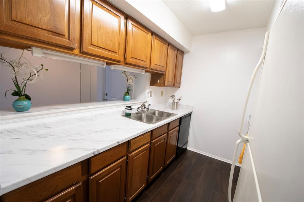 Cambridge Condo Ph 01 03 - Residential
