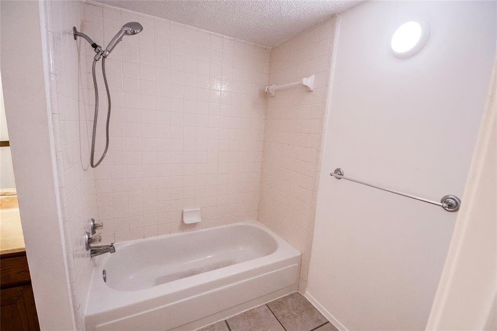 Cambridge Condo Ph 01 03 - Residential