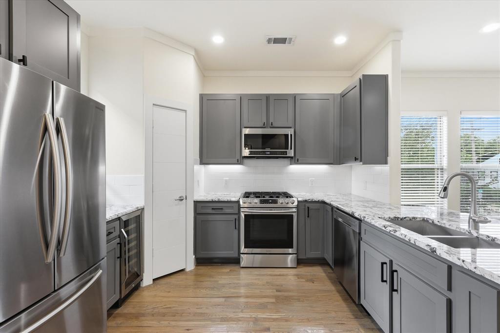 Alta Vista East Twnhm Condos B - Residential