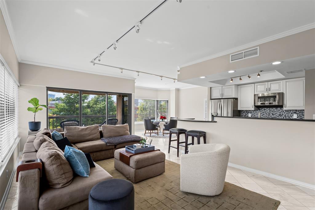 Latour Condo - Residential