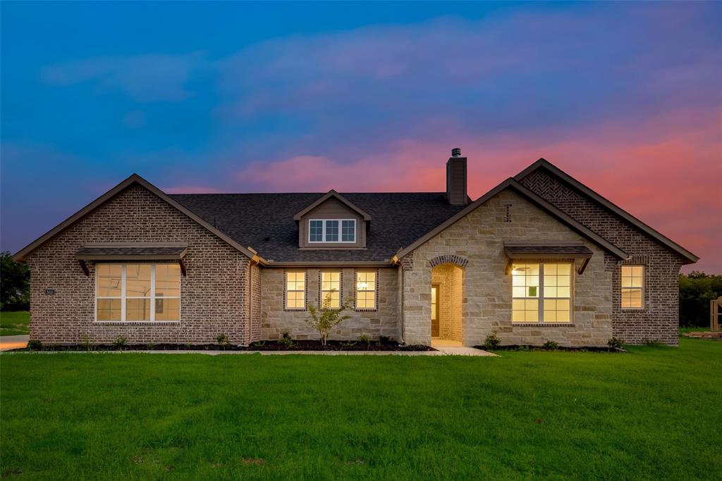 On 1.033 acre homesite, this beautiful home is across the street from Robert La Rue Park and is nestled into the community away from the busy main roads. A must see for all that love the country. This home backs up to a view of horses!