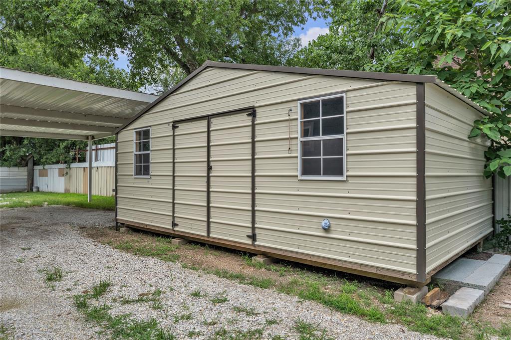 Lawn Place 01 - Residential