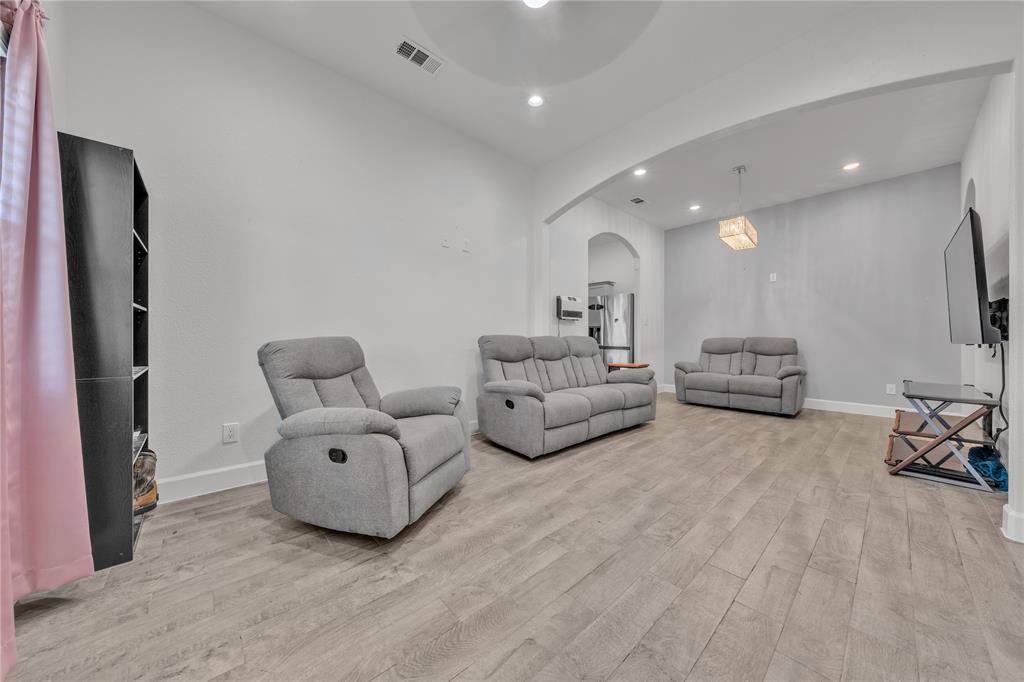 Lawn Place 01 - Residential