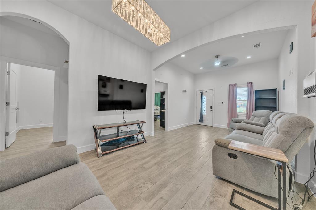 Lawn Place 01 - Residential
