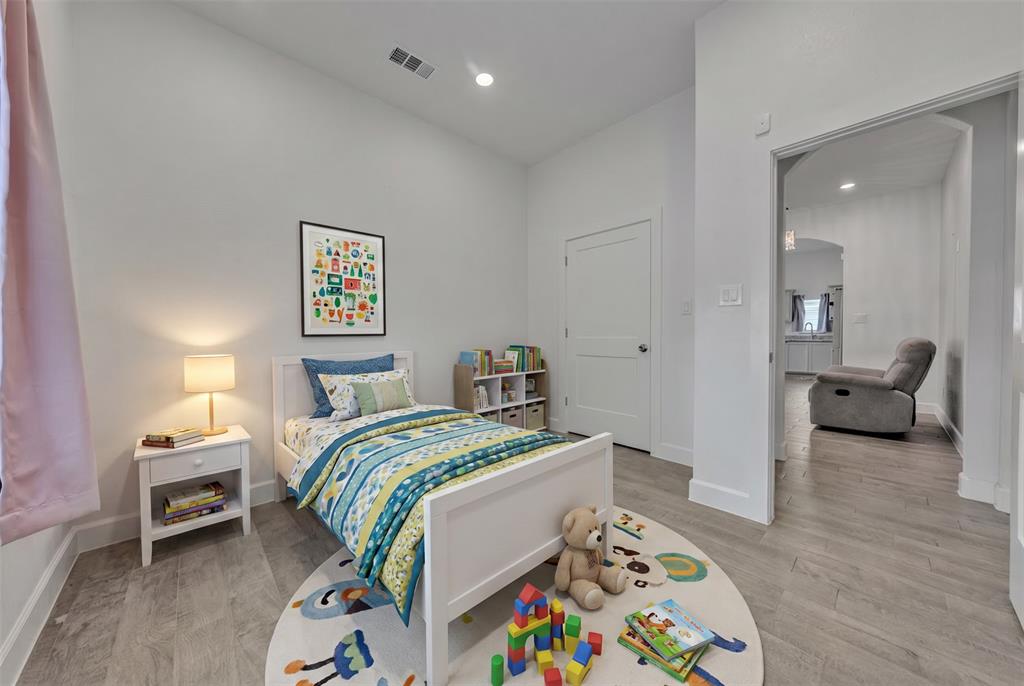 Lawn Place 01 - Residential