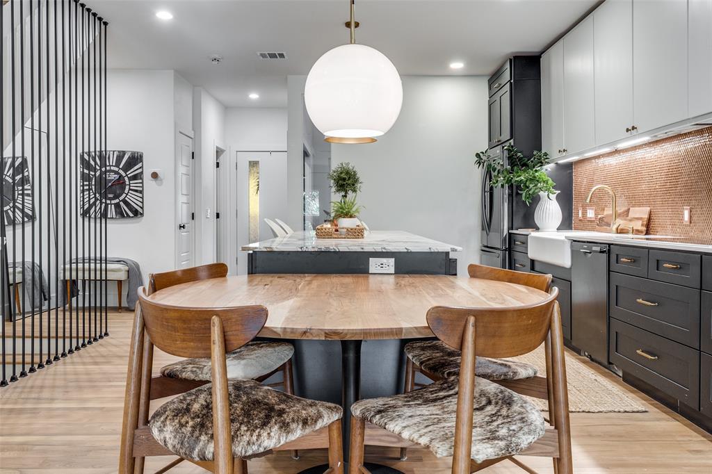 Sale St Twnhms - Residential