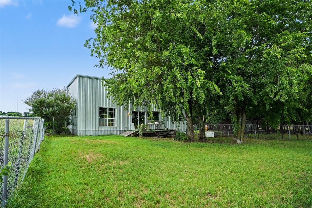 Welcome to this beautiful country retreat in the heart of Waxahachie! Nestled on Wilson Rd, this property offers the perfect blend of peaceful rural living with convenient access to shopping, dining, schools, and major highways. Enjoy wide-open Texas skies, mature surroundings, and plenty of space to create the lifestyle you’ve been dreaming of. Whether you're looking for room to entertain, start a hobby farm, store equipment, or simply enjoy quiet evenings away from the city, this property delivers endless possibilities.
Inside, you’ll find a warm and inviting layout filled with natural light, comfortable living spaces, and timeless charm. The outdoor space provides the flexibility for gatherings, recreation, gardening, or future improvements. Located in the highly desirable Waxahachie area, this property offers the tranquility of country living while remaining just a short drive from the Dallas-Fort Worth Metroplex.
Don’t miss this opportunity to own a slice of Texas countryside with room to grow and make it your own!