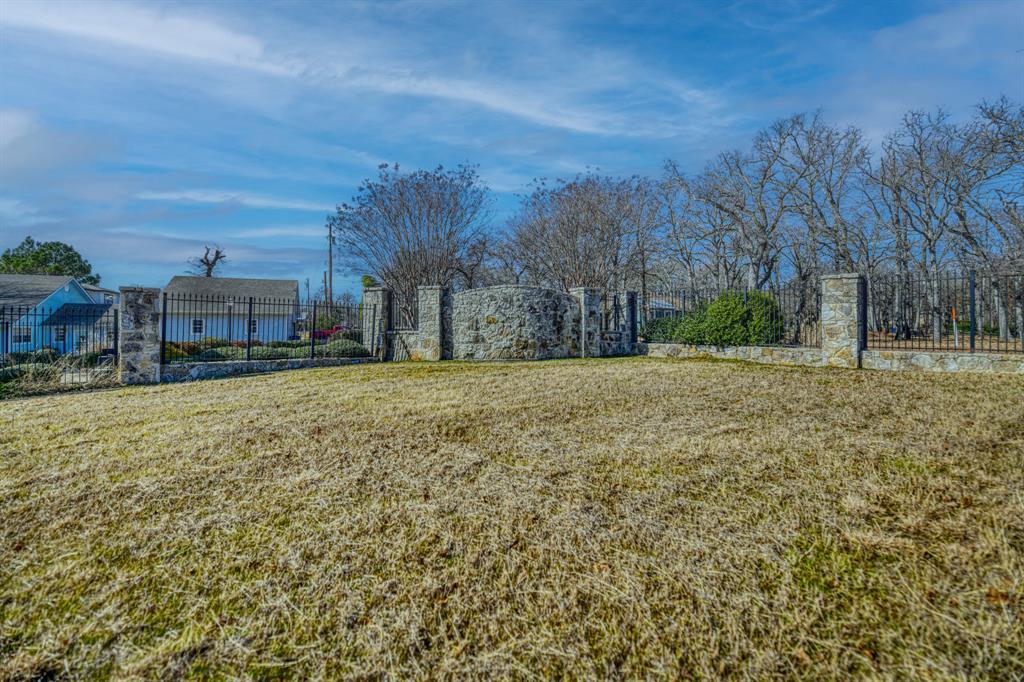 J M Burtran Survey - Land