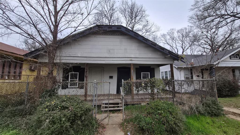 Investor Opportunity! All offers welcomed and encouraged! 

Property sold as-is, lines 277-283 of the LREC Buy Sell Agreement shall apply. 
No repairs to be made by the Seller.