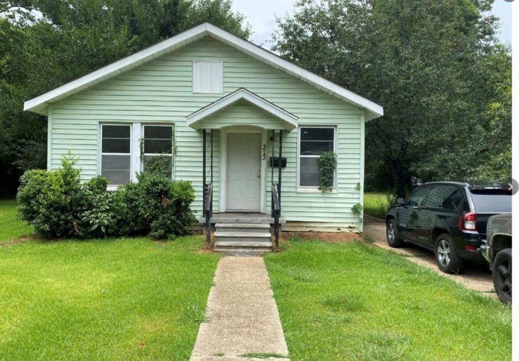 Investor opportunity in Bossier City, Louisiana! This income-producing property features a 2-bedroom, 1 bath remodeled home. This property already has a tenant in place for 1,025.00 per month. This property is offering flexible rental options for long-term tenants, short-term strategies, or even owner-occupant scenarios in the future. Located in the heart of Bossier City and convenient to the Louisiana Boardwalk, Chasing Aces Golf, major casino resorts, dining, shopping, and easy I-20 access, this property benefits from strong rental demand in the Northwest Louisiana market. Whether you're looking to expand your rental portfolio or see this as a future resident for yourself...the opportunity is endless. This information is accurate as of July 4th, 2026.
Attention Investors: This can be part of a 13-Package Deal as well to build your Bossier City portfolio. Please contact listing agent for more info for package.