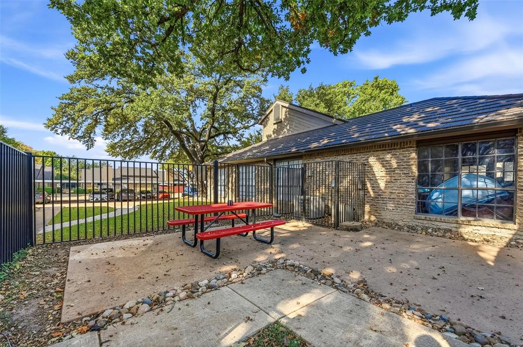 Richardson Crossing Condo - Residential