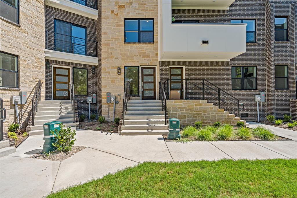 Experience the ultimate Fort Worth lifestyle in this stunning three-story townhome located in the highly desirable Azalea Park community. Boasting an open-concept layout with soaring ceilings and abundant natural light, this 2-bedroom, 2.5-bathroom residence seamlessly blends sophisticated design with lock-and-leave convenience.
The gourmet kitchen flows effortlessly into the spacious living and dining areas—perfect for entertaining before a night out. Upstairs, both oversized bedrooms feature dedicated en-suite baths, offering an ideal setup for guests or roommates. Looking for a home office, media room, or secondary lounge? The flexible upper-level retreat adapts perfectly to your needs.
Enjoy unparalleled walkability to Fort Worth’s premier dining, shopping, and nightlife, while still retreating to the quiet charm of Azalea Park.