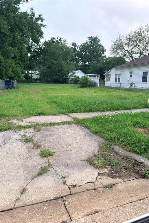 This lot had a home on it and the home was removed. Water meter still in place, gas off at the alley. Electric at pole. Property ready for building. Priced for a quick sale.