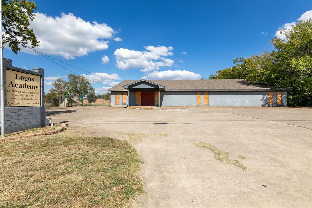 Previously used as a private school, this property would be great as a learning center, office or daycare.