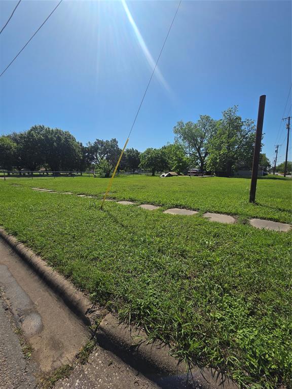 Build your vision on this residential lot located at 500 E Evergreen St in Sherman. Nestled in an established neighborhood with a blend of existing homes and new development, this property offers a great opportunity for builders, investors, or future homeowners. Convenient access to local schools, shopping, dining, and major routes, including U.S. Highway 75, provides added accessibility for commuting and everyday living. Sherman continues to see steady growth, making this a great option for those looking to invest in an expanding area.